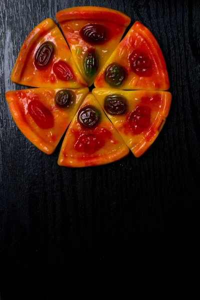 Barevné Sladké Řezy Želé Pizza Pozadí Dřevěný Stolek Lack — Stock fotografie