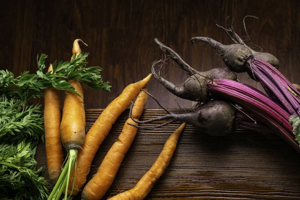 Διαφορετικές Αγρόκτημα Φρέσκα Λαχανικά Βιολογικά Παντζάρια Και Καρότα Ρουστίκ Ξύλινα — Φωτογραφία Αρχείου