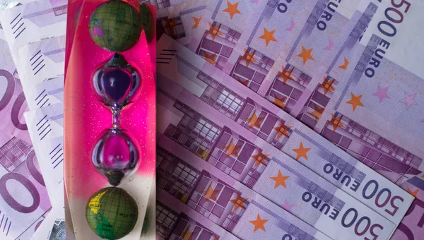 Billetes Euro Reloj Arena Color Con Mundo Fondo 500 Notas —  Fotos de Stock