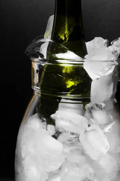 Champanhe Garrafa Vinho Branco Decantador Gelo Frio Isolado Fundo Preto — Fotografia de Stock