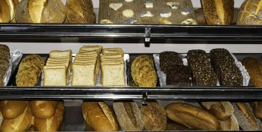 Tahıl ekmek ekmek farklı bir ürün yelpazesine üstten görünüm
