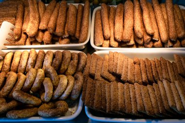 Ev yapımı gevrek susam susam tohumu sağlıklı snack ile lezzetli bisküviler kurabiyeleri