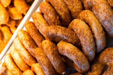 Ev yapımı gevrek susam susam tohumu sağlıklı snack ile lezzetli bisküviler kurabiyeleri