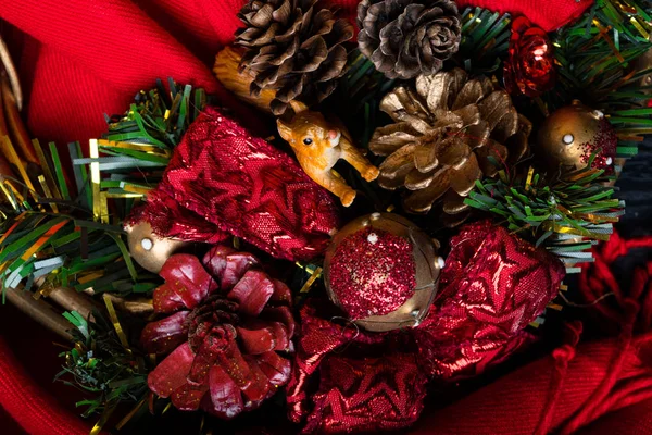 Kerstkaart Merry Christmas Versierd Met Rode Sjaal Krans Eekhoorn Plat — Stockfoto