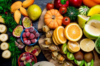 çeşitli taze meyve ve sebze, vitamin sağlık kavramı diyet zengin