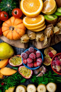 çeşitli taze meyve ve sebze, vitamin sağlık kavramı diyet zengin