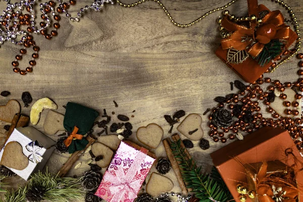 Christmas Wooden Background Christmas Gingerbreads Raisins Ginger Cardamom Cloves Cinnamon — Stock Photo, Image