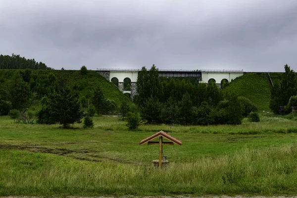 Järnvägen Överbryggar Monument Arkitektur Molnig Dag Lettland Cesis — Stockfoto