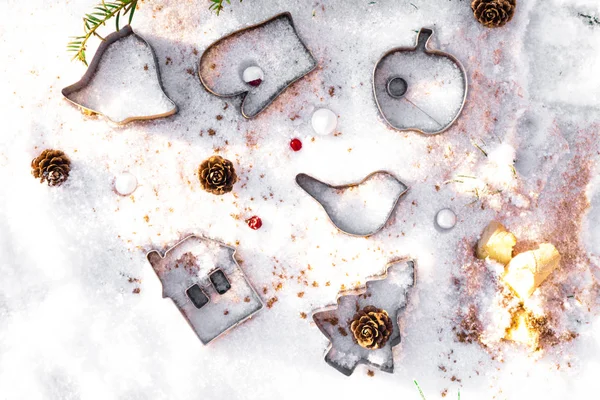 Abstract Kerstmis Voedsel Achtergrond Met Koekjes Mallen Kaneel Gember Kegels — Stockfoto