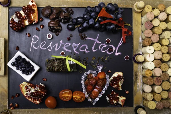 antioksidanlar, resveratrol gıda olarak yeşil çay, üzüm, yaban mersini, çilek, Erik, çikolata, domates, nar taneleri, şarap mantarlar, kırmızı yay metin Resveratrol ile süslenmiş