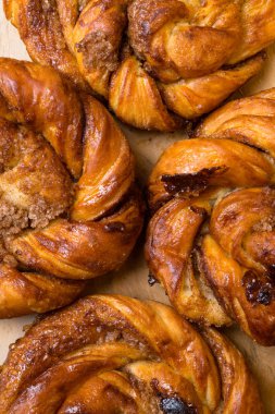 Taze tatlı ev yapımı tarçın rulo arka plan, yakın