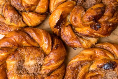 Taze tatlı ev yapımı tarçın rulo arka plan, yakın