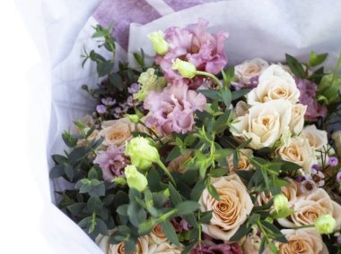 Güzel çiçekler kapanıyor.