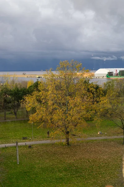 Luchtfoto Uitzicht Sombere Hemel Poort Voor Storm Herfst — Stockfoto