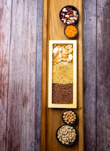 Diferentes Tipos Semillas Frijol Lentejas Guisantes Plato Sobre Mesa Madera —  Fotos de Stock