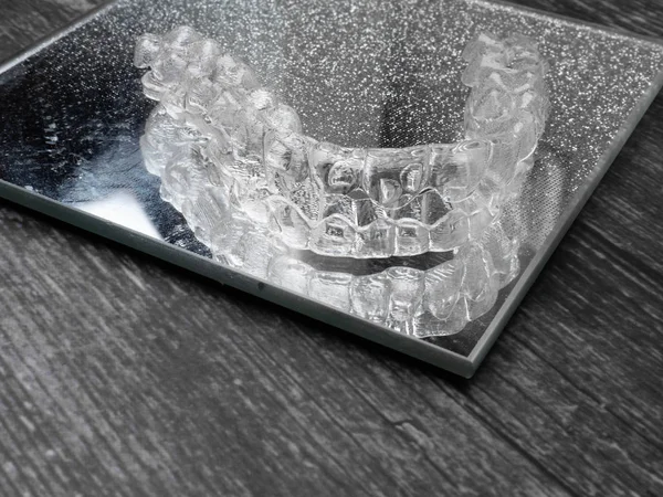 Inivisalign Aparatos Ortopédicos Alineador Una Manera Tener Una Hermosa Sonrisa — Foto de Stock