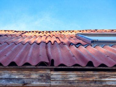 kiremit mansarda ve gökyüzü güneş ışığı, ipucu gökyüzü, arduvaz levha