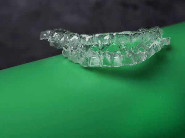 Dentes Invisíveis Retentores Braquetes Ortodônticos Alisadores Modernos Plástico Para Corrigir — Fotografia de Stock