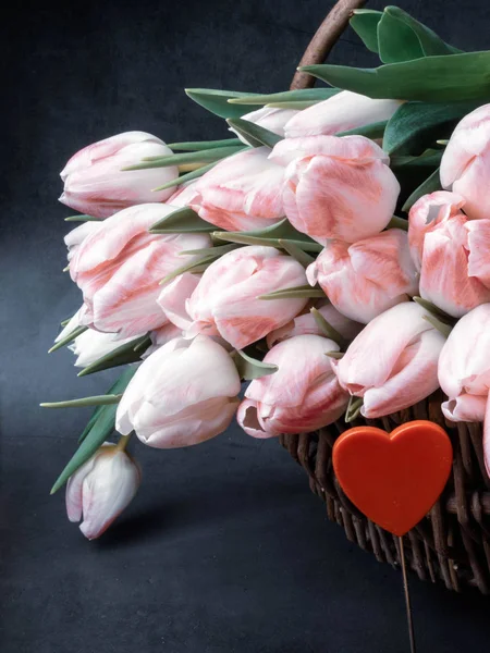 Enorme Ramo Tulipanes Rosados Canasta Mimbre Motivo Postal Espacio Para —  Fotos de Stock
