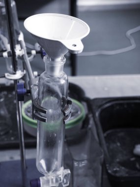 bilim cam şişe, Distilling bitki kimyasal analiz için