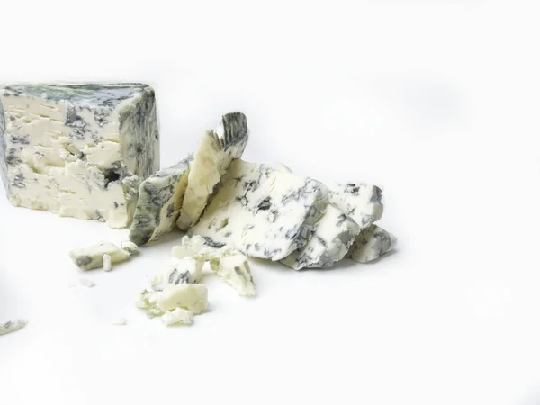 Roquefort, tillverkad av fårmjölk på södra Frankrike, en av världens mest kända blå ostar med blått mögel — Stockfoto