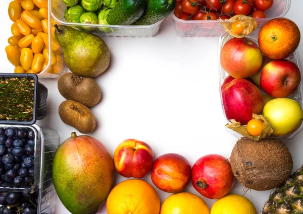 Alimentos saudáveis para o conceito de fitness com laticínios, frutas frescas, vegetais, mudas de trigo Alto teor de antioxidantes, proteínas, antocianinas, vitaminas e fibras alimentares . — Fotografia de Stock