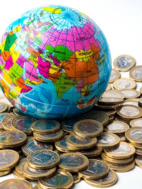 sikke ve yığın olarak gelmek için Invest paranızı büyüyen iş ve gelecek kavramı küre