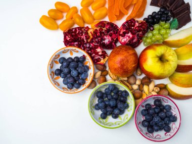 Süper antioksidanlar. Superfood. taze meyve ve çilek karışımı, Resveratrol ile zengin, vitaminler, ham gıda maddeler. beslenme arka plan, besin açısından zengin gıdalar kalp ve beyin için iyidir