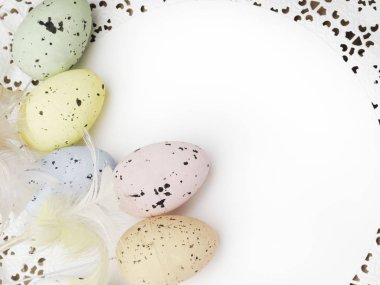Renkli pastel ton Paskalya yumurtası, kopya alanı, kartpostal için arka plan