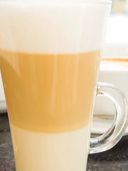 Kopi latte close up, menikmati konsep waktu — Stok Foto