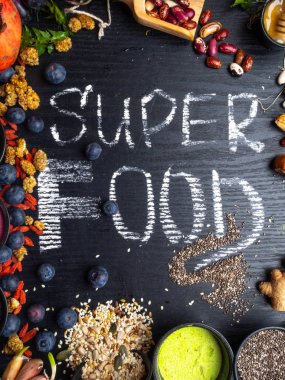 Süper Gıda seçimi. Çeşitli süper gıdalar ve sağlıklı gıdalar