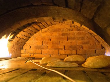 tipik tuğla pide ekmek, bir fırın fırında Lübnan ekmeği