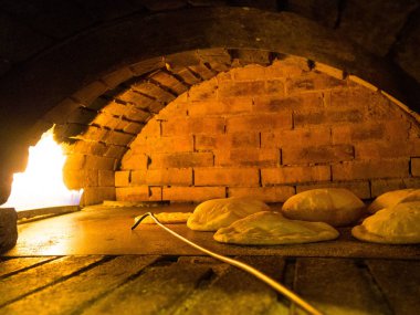 tipik tuğla pide ekmek, bir fırın fırında Lübnan ekmeği