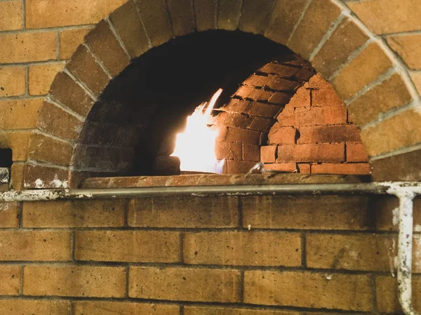 Tipik tuğla pide ekmek, bir fırın fırında Lübnan ekmeği — Stok fotoğraf