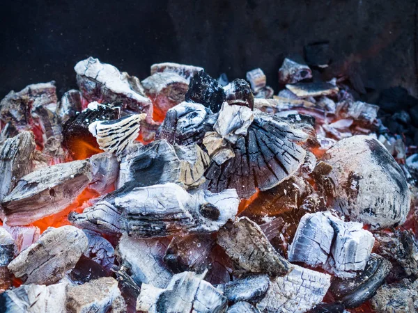 Empty flaming charcoal grill with open fire with copyspace. Summer grilling, barbecue, bbq and party. — Stock Photo, Image