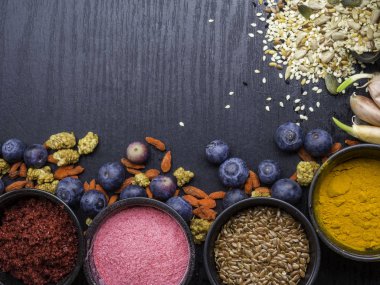 Sağlıklı bir için Malzemeler. Mevsiminde doğal organik gıda kavramı. Üstte görüntü