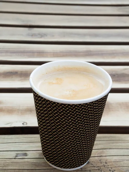 Taza de café de papel con bolsa de papel listo para ir o quitar el café — Foto de Stock