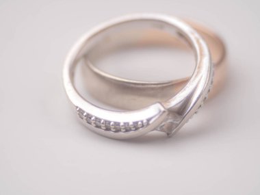 beyaz arka plan üzerinde ekkart. Düz yatıyordu.