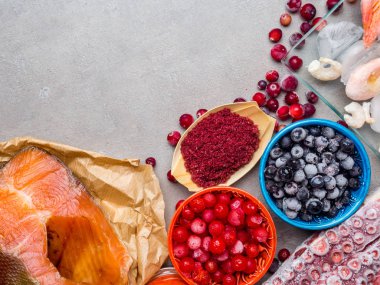 Astaksantin, antioksidan, çinko içeren gıda maddeleri. Sağlıklı bir diyet kavramı.