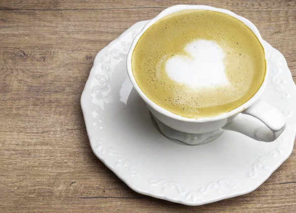 Cangkir cinta, gambar hati di latte art coffee — Stok Foto