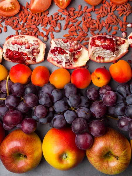 Frutos vermelhos e berrys rico em vitaminas, resveratrol, astaxantina antioxidantes alimentos, close-up — Fotografia de Stock