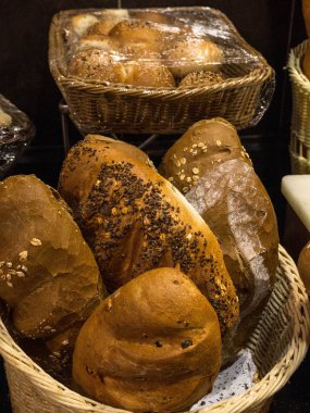 Ekmek çeşitli, tahıl arka plan ile rulo