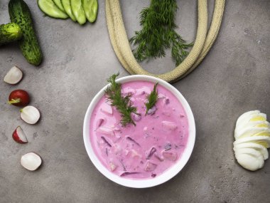 Beton arka planda Velvety Pancar çorbası