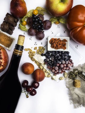 resveratrol, üzüm, nar, çuval bezi, physalis, kızılcık, kiraz, domates, goji, yer fıstığı, yaban mersini koyu çikolata, kakao, kırmızı şarap yeşil çay açısından zengin gıda