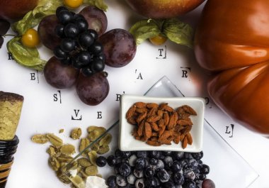resveratrol, üzüm, nar, çuval bezi, physalis, kızılcık, kiraz, domates, goji, yer fıstığı, yaban mersini koyu çikolata, kakao, kırmızı şarap yeşil çay açısından zengin gıda