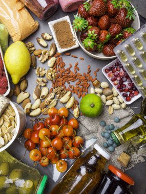 Süper gıda dahil yaşlanma süreci kavramı yavaşlatmak için , ek tozlar, kakao, çilek, fındık, meyve, tohum antioksidanlar yüksek, antosiyaninler, diyet lif vitaminleri, sağlıklı gıda