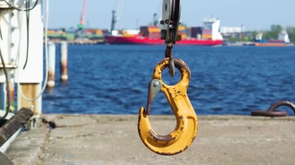 Old Yellow Iron Hook Ship Yard Closeup Old Yellow Crane — Stock Video