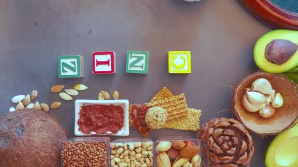 Lebensmittel Mit Hohem Zinkgehalt Wie Avocado Spinat Knoblauch Samen Nüsse — Stockvideo