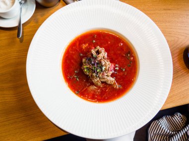 Borsch - pancar çorbası. Ukrayna ve Rus geleneksel sebze vejetaryen kırmızı çorbası