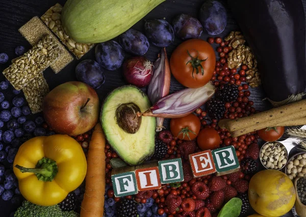 Ballaststoffreiche Lebensmittel. gesundes ausgewogenes Ernährungskonzept. Ansicht von oben — Stockfoto